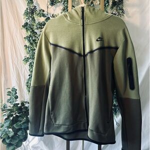 Men’s Nike Sportswear Tech Fleece Hoodie!